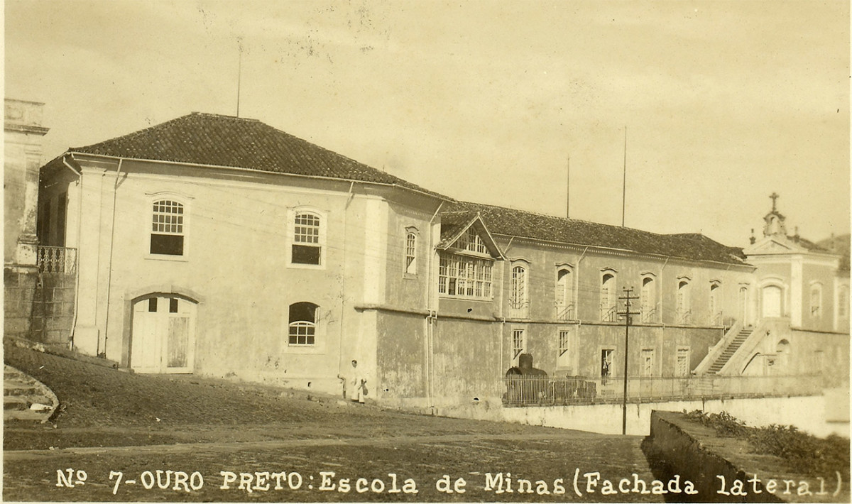 Qual é a escola mais antiga de Minas Gerais?