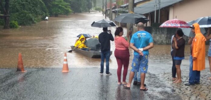 joão monlevade enchente 1santa cruz asfalto agua