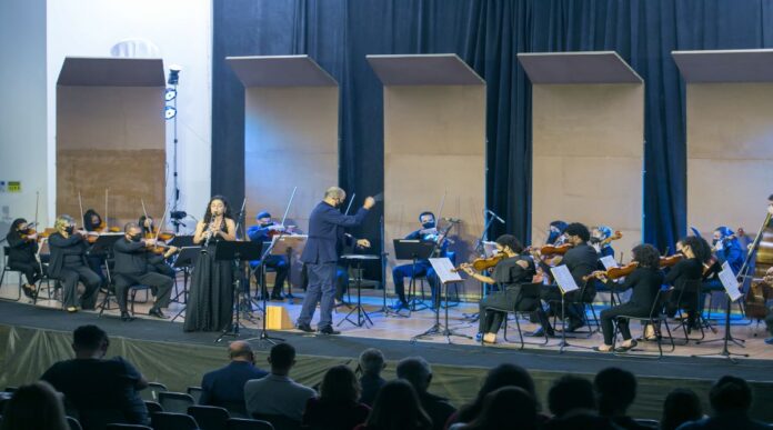 ouro branco Orquestra de Câmara Regência- Marcos Silva Santos_ Clarineta- Paula Pires©Glenio Campregher