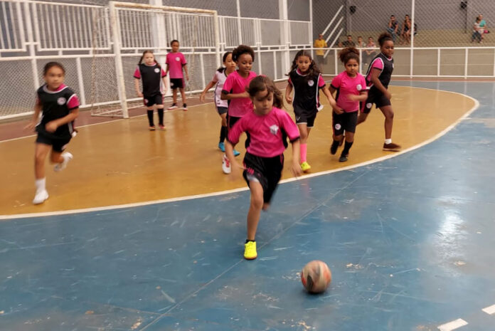 Equipes disputam finais do Torneio de Férias de Futsal em São Gonçalo