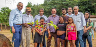O plantio de mudas de ipê contou com a presença do prefeito Marco Antônio Lage e secretário municipais