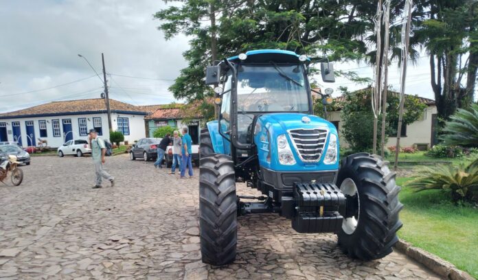 catas altas trator okm prefeitura mundo (2)