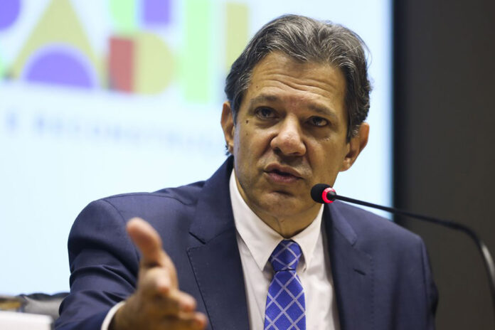 Haddad anuncia pacote de R$ 242,7 bi para melhorar contas públicas