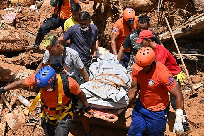 BRAZIL-WEATHER-RAIN-FLOOD-LANDSLIDE Chuva recorde: temporais como o que assolou o litoral paulista são cada vez mais frequentes