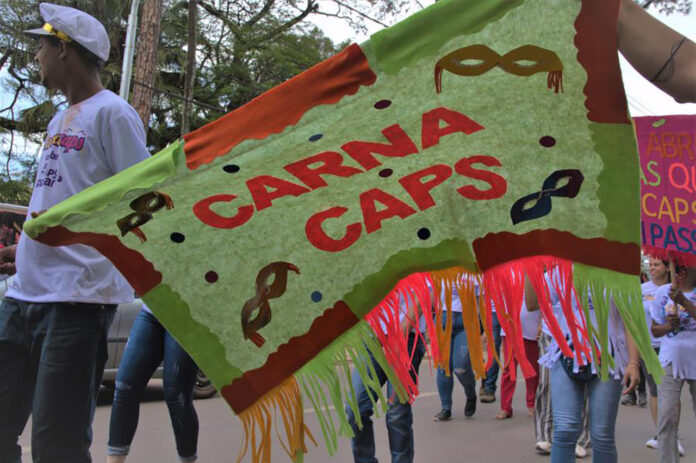 Caps Adulto e Infantojuvenil caem na folia pelas ruas da Região Central de Itabirito