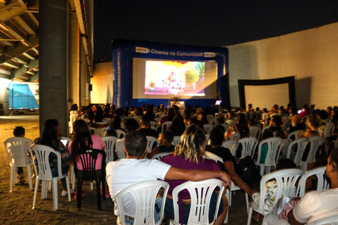 Projeto Cinemão em Mariana atrai grande público para o maior cinema itinerante do Brasil