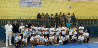 Aula inaugural do Projeto Fundação Tênis, com patrocínio da Gerdau, foi realizada em Itabirito na última segunda-feira