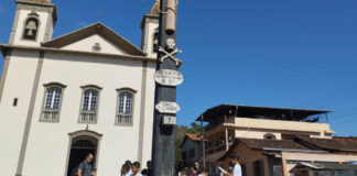 Alunos conhecem bens patrimoniais de São Gonçalo do Rio Abaixo