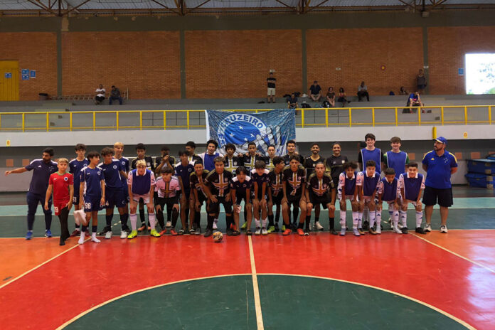 Escola de Educação Física da UFOP recebe equipes da Tailândia e de Boston para amistosos de Futsal