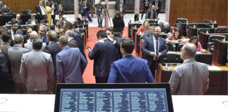 Saiba como votaram os deputados mineiros no projeto que aumenta salário de Zema em quase 300%