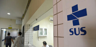 Diferença entre salário de governador de Minas e servidores chega a mais de 4.300%