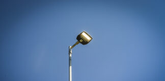 Comunidade de Camargos recebe serviço de extensão de rede de iluminação