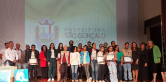 Prefeitura de São Gonçalo certifica alunos medalhistas da OBMEP