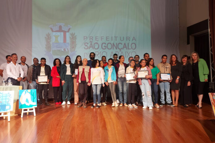 Prefeitura de São Gonçalo certifica alunos medalhistas da OBMEP