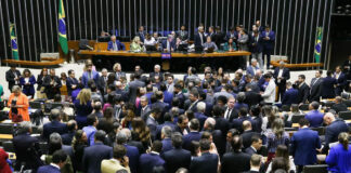 Votação do PL das Fake News é adiada