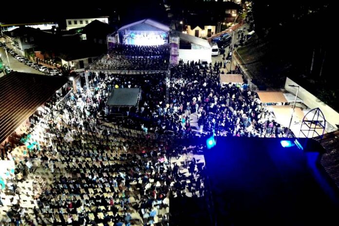 Música, religiosidade e barraquinhas de comidas típicas marcam a Festa de Santo Antônio em Santa Bárbara