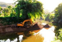 Prefeitura realiza desassoreamento do rio Santa Bárbara em Barra Feliz
