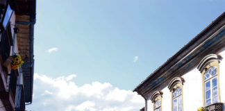 Estudantes do curso de Jornalismo produzem percurso sonoro de Mariana