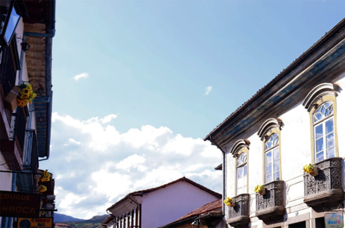 Estudantes do curso de Jornalismo produzem percurso sonoro de Mariana