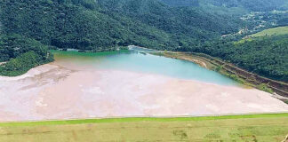 Em Santa Bárbara, barragem tem trinca de 300 metros e moradores denunciam descaso de mineradora