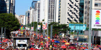 Parada LGBT une luta por políticas e festa na Avenida Paulista
