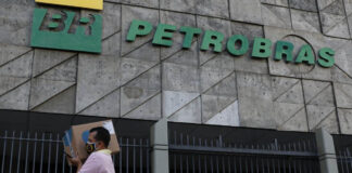 Petrobras reduz preço da gasolina em 4,66% para distribuidoras