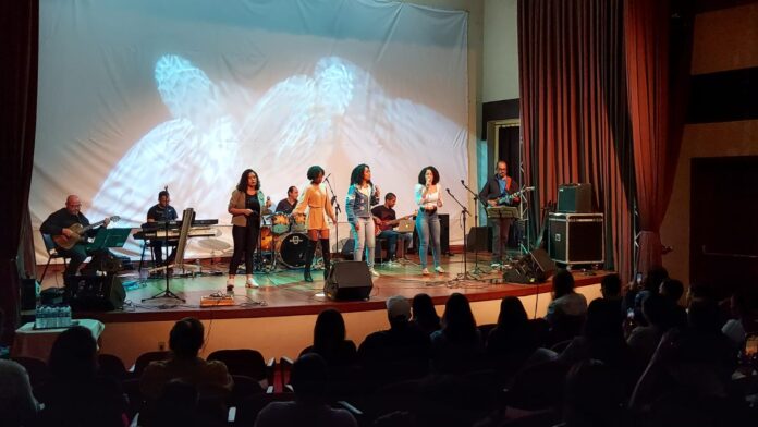 As atividades do fim de semana foram encerradas com o show Musicalidade, que reuniu dezenas de músicos são-gonçalenses no palco do Centro Cultural.