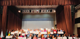 Prefeitura de São Gonçalo entrega escrituras do programa “A Casa é Sua”