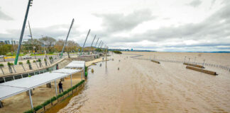 Lago Guaíba sobe mais de 3 metros e transborda em Porto Alegre