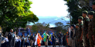 Desfile cívico reúne diversas gerações de itabiritenses e brinda o município no dia do centenário