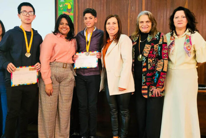 Alunos da rede municipal de Itabirito recebem premiação das Olimpíadas de matemática