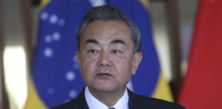 Para o chanceler chinês, a prioridade deve ser um cessar fogo para evitar que o conflito aumente na região.