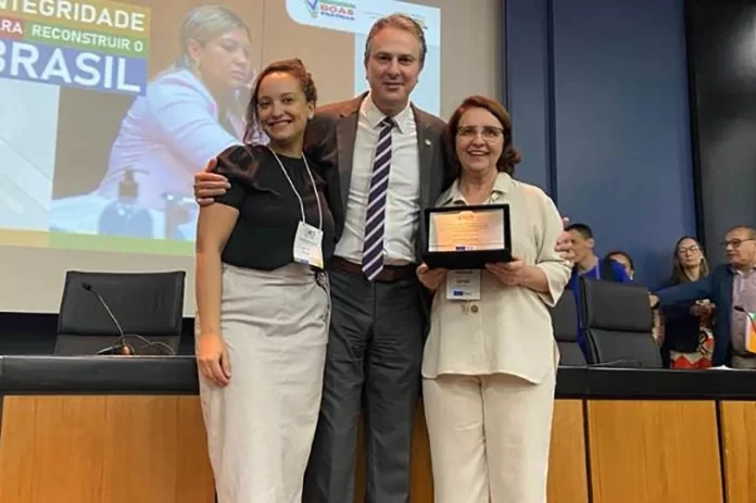 Ouvidoria Feminina da UFOP recebe premiação em Brasília