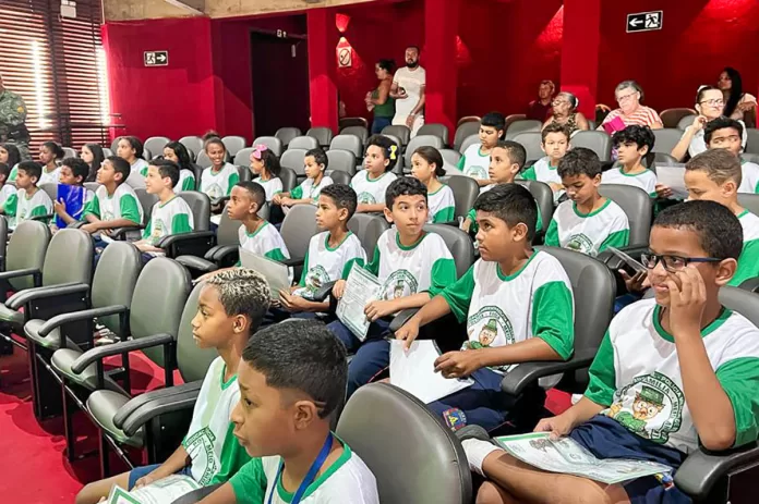 Escolas municipais de Itabirito participam de formatura de Programa da Polícia Militar de Meio Ambiente