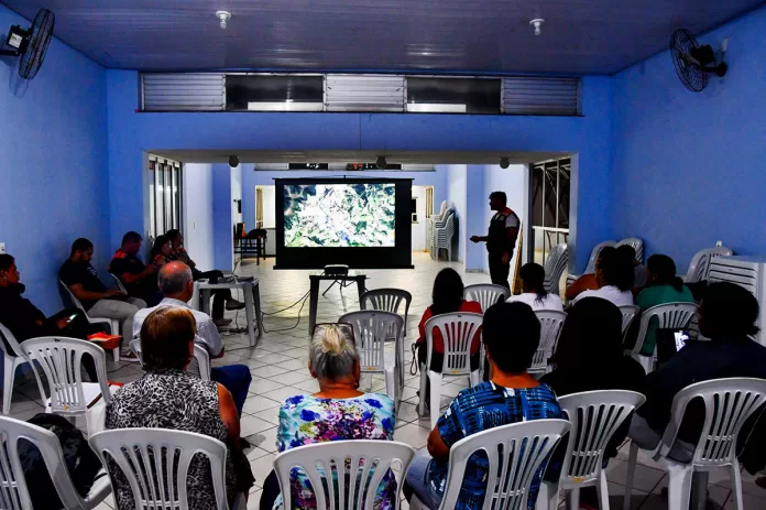 Defesa Civil de Itabirito realiza reunião com moradores e comerciantes