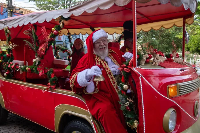 Cortejo natalino abre a programação Natal Iluminado em Itabirito