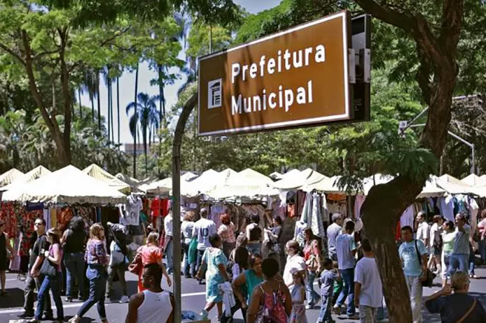 Com 50 anos de existência, Feira Hippie de Belo Horizonte é considerada “o lugar do encontro”