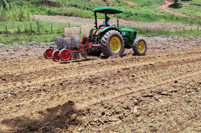 Programa Patrulha Agrícola auxilia produtores na produção de silagem em Mariana