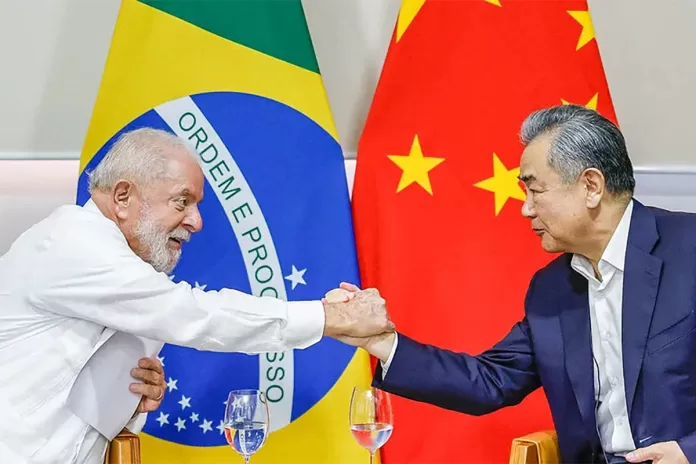 'Brasil é prioridade da diplomacia chinesa', declara chanceler de Pequim a Lula