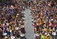 Em BH, mais de 50 blocos de carnaval assinam manifesto contra Romeu Zema