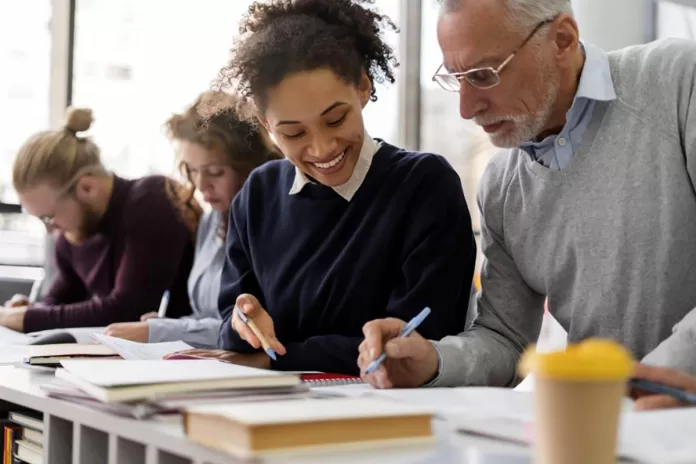 Educação de Jovens e Adultos: Prefeitura de Itabirito está com inscrições abertas até dia 15 de janeiro