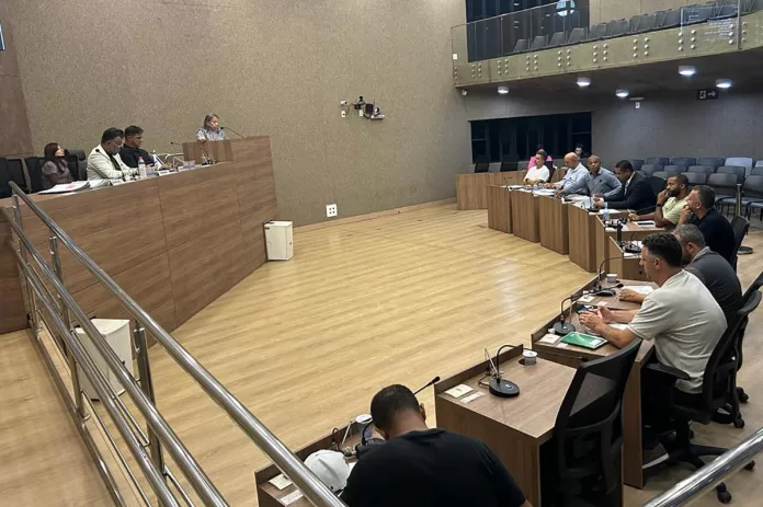 Câmara de Itabirito debate concessão de auxílio transporte a estudantes