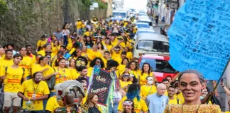 Foliões lotaram as ruas de Ouro Preto na quinta-feira