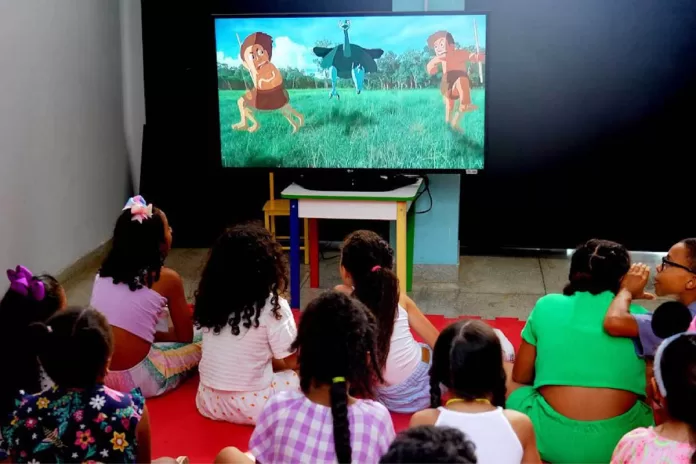 Fundação Cultural entrega kit audiovisual educacional para espaços museológicos