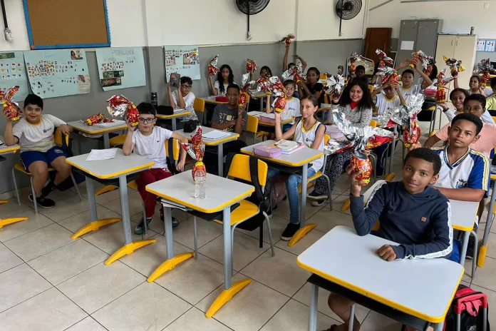 Prefeitura de São Gonçalo distribui ovos de Páscoa a alunos