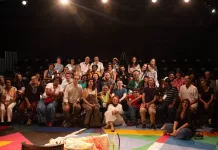 Integrantes do Recriavida assistem peça de teatro em Belo Horizonte
