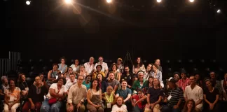 Integrantes do Recriavida assistem peça de teatro em Belo Horizonte