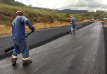 Prefeitura de Ouro Preto inicia asfaltamento da estrada de Lavras Novas