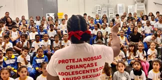 Maio Laranja tem série de peças teatrais nas escolas de São Gonçalo do Rio Abaixo 