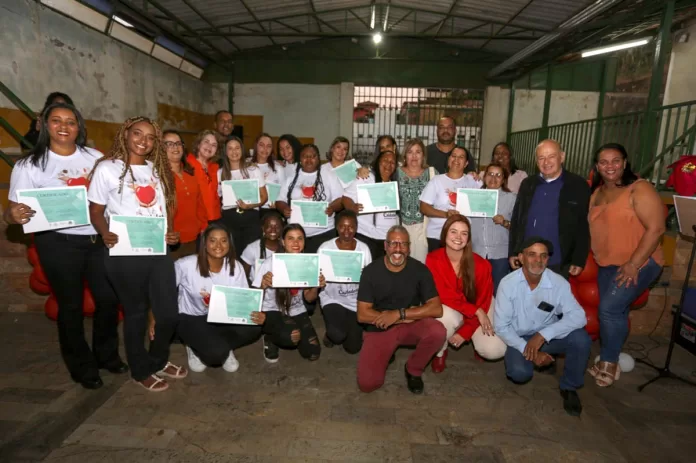 Formatura do curso de cuidador de idosos é realizada em Antônio Pereira